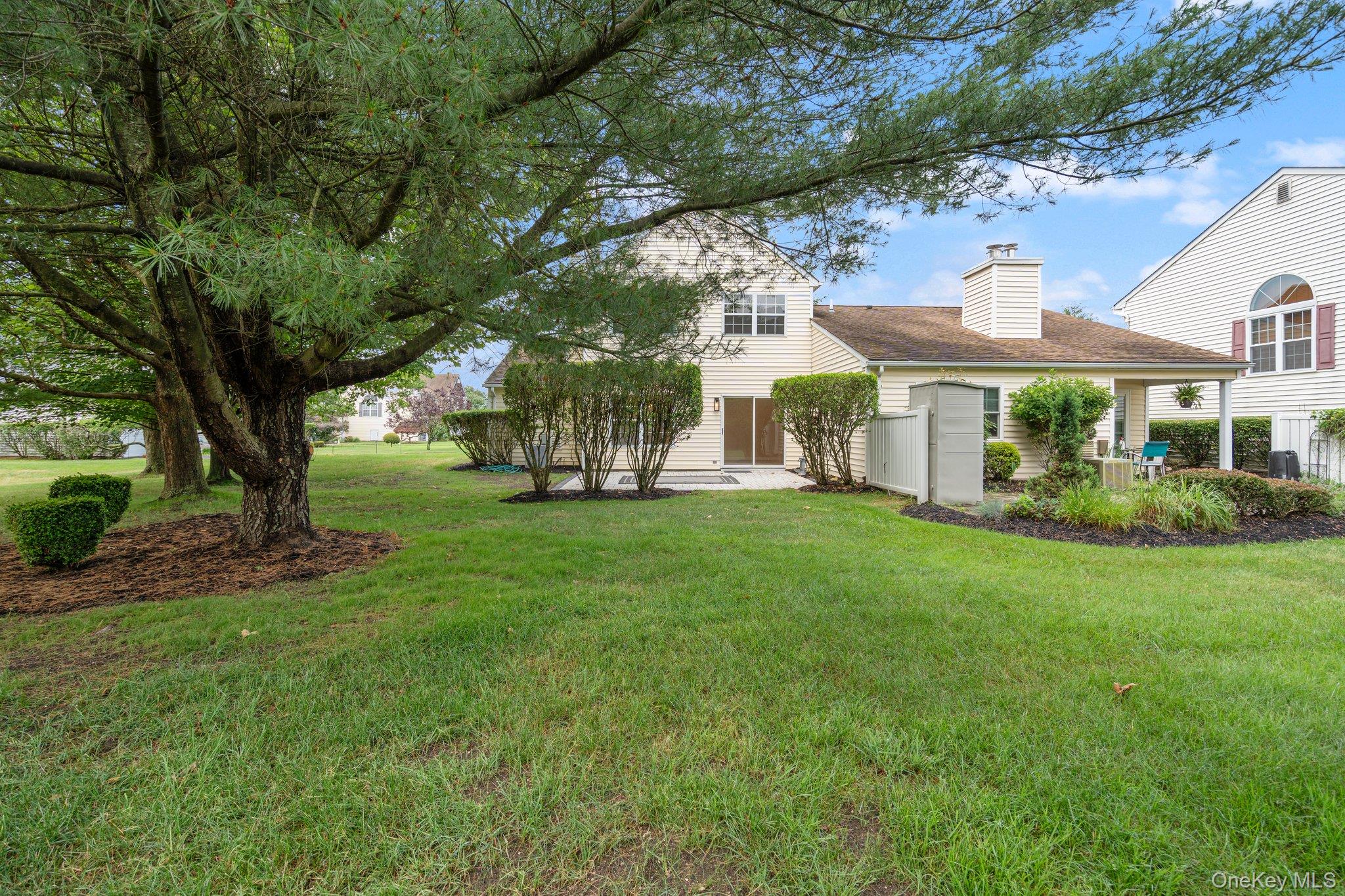 6 Doe Path, Coram, NY 11727