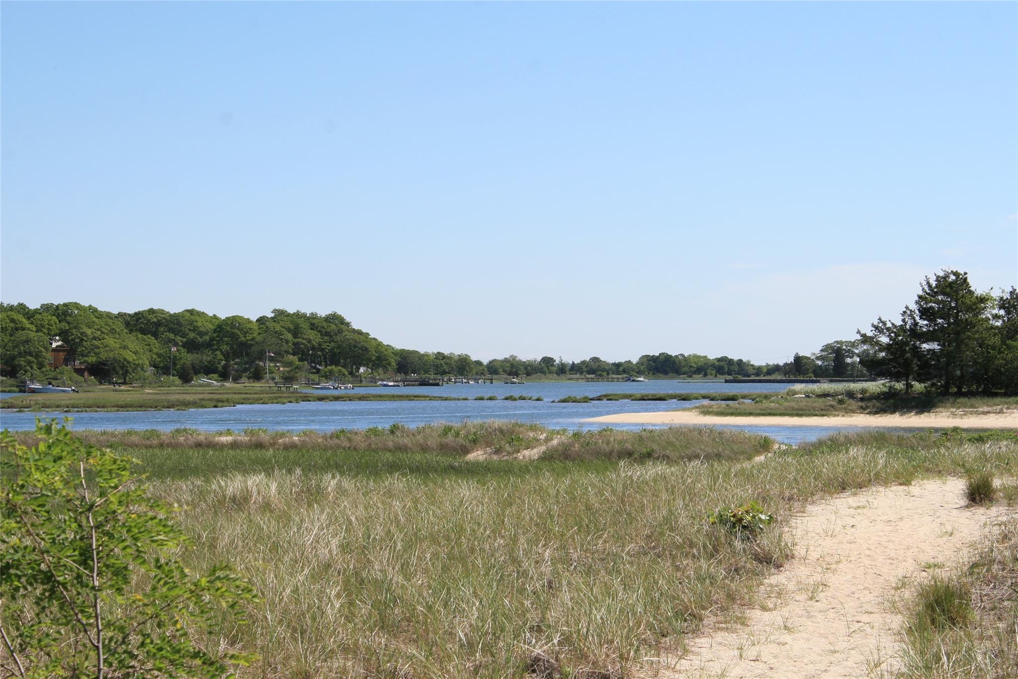 275 Hamilton Avenue, Cutchogue, NY 11935