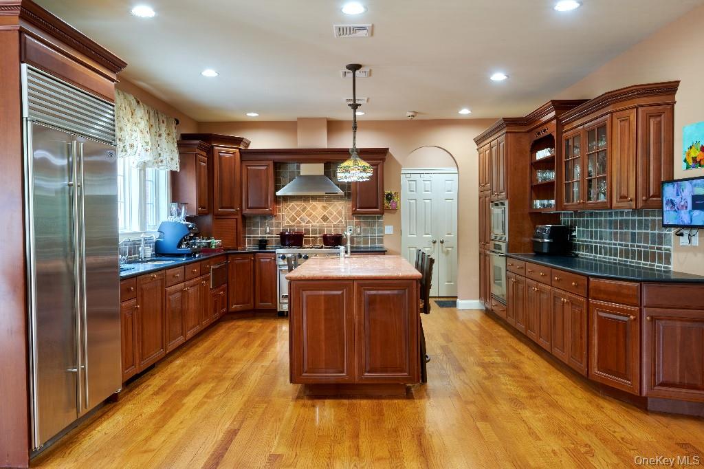 637 S Mountain Road, New City, NY 10956