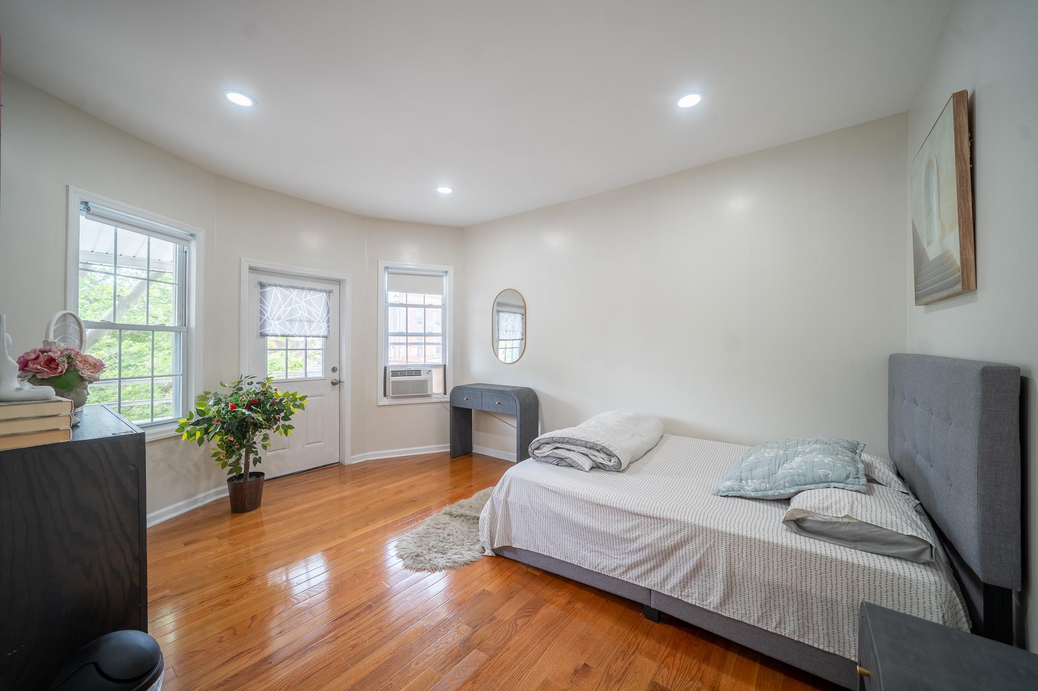 10421 Lefferts Boulevard, Richmond Hill S., NY 11419