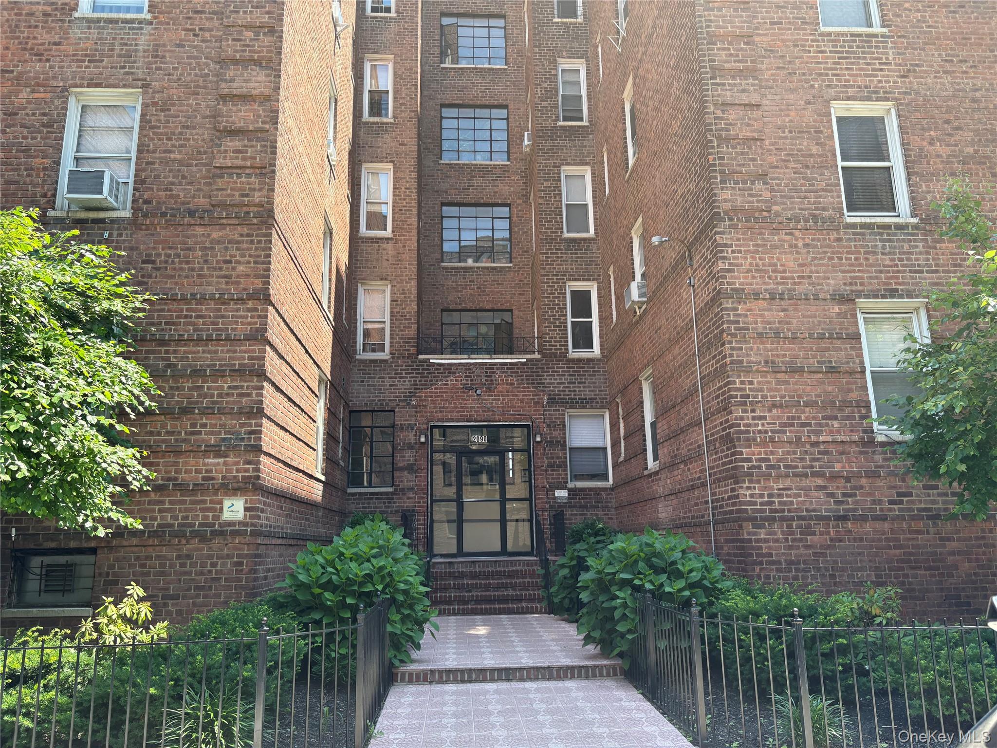 2090 Barnes Avenue # 4D, Bronx, NY 10462