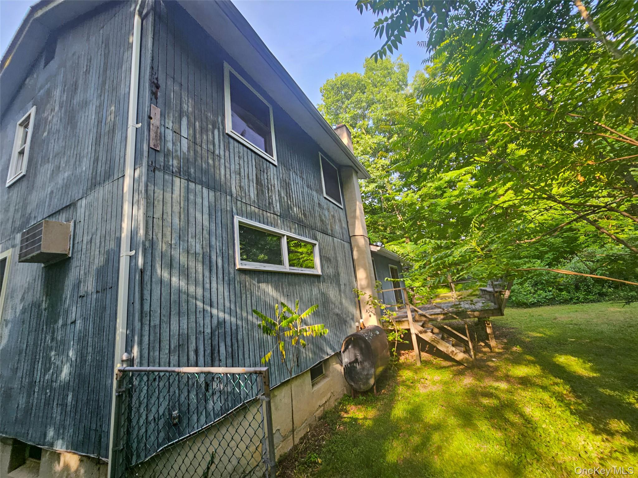 6 White Oaks Road, Hyde Park, NY 12538