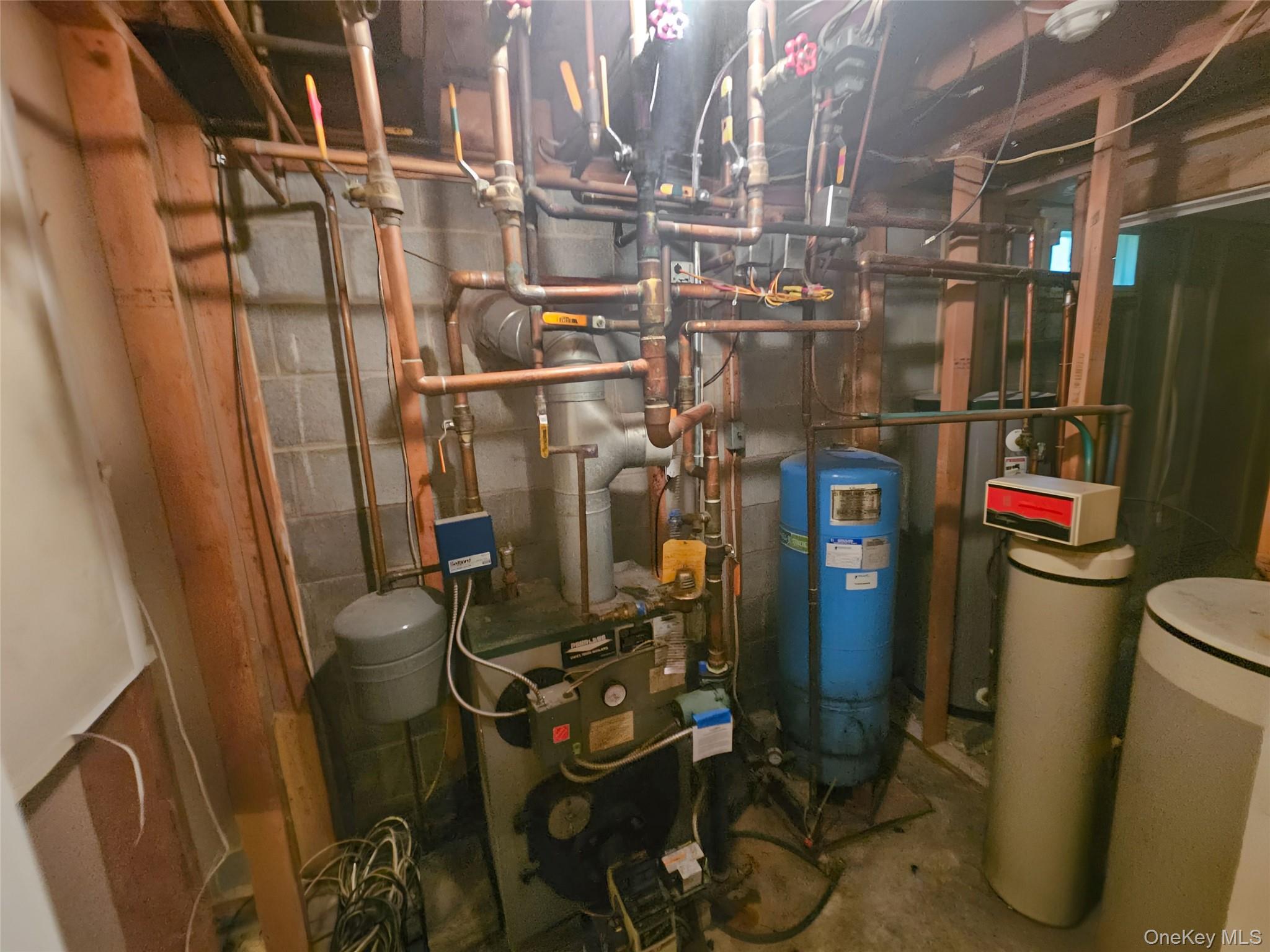 6 White Oaks Road, Hyde Park, NY 12538