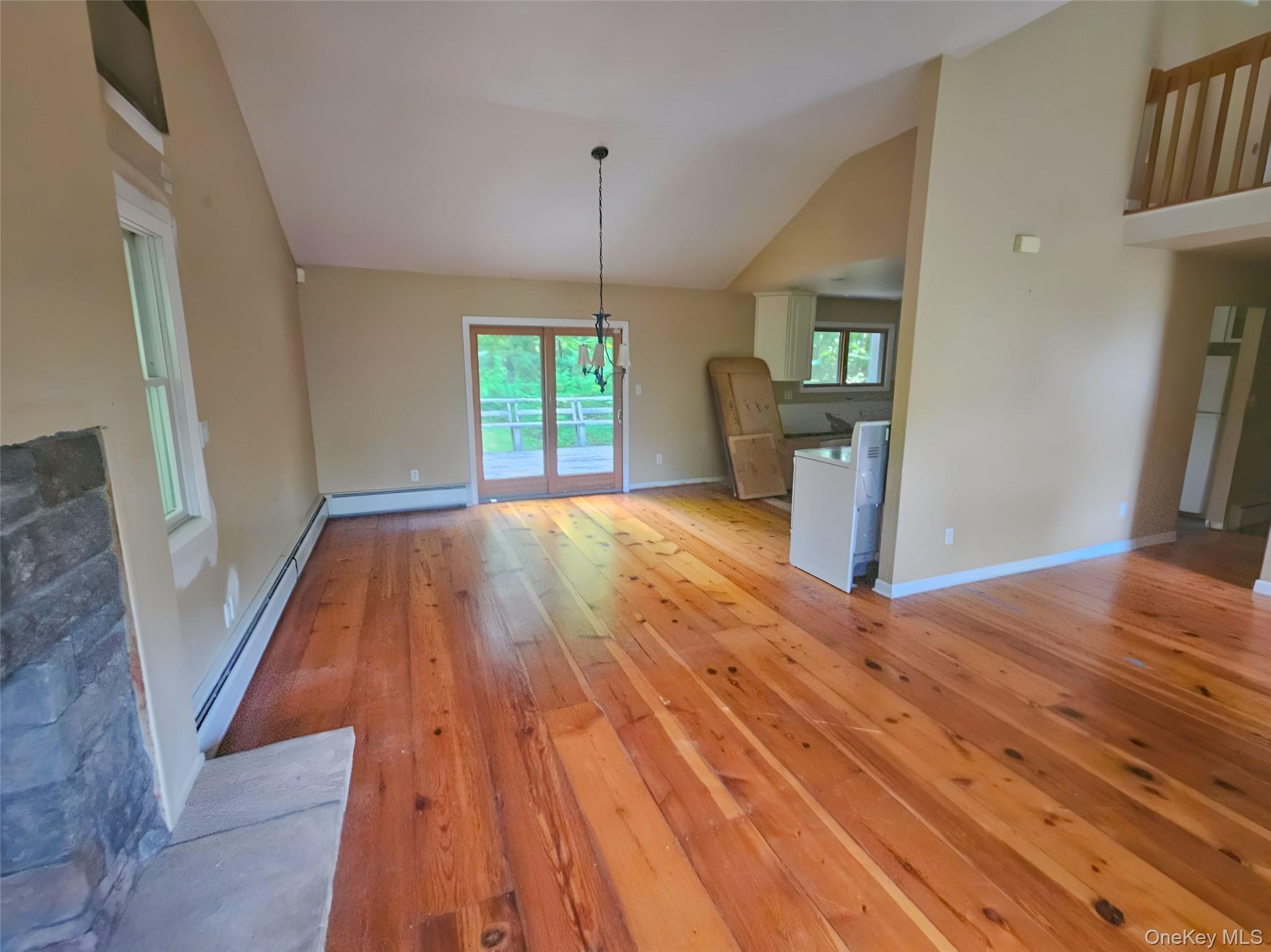 6 White Oaks Road, Hyde Park, NY 12538