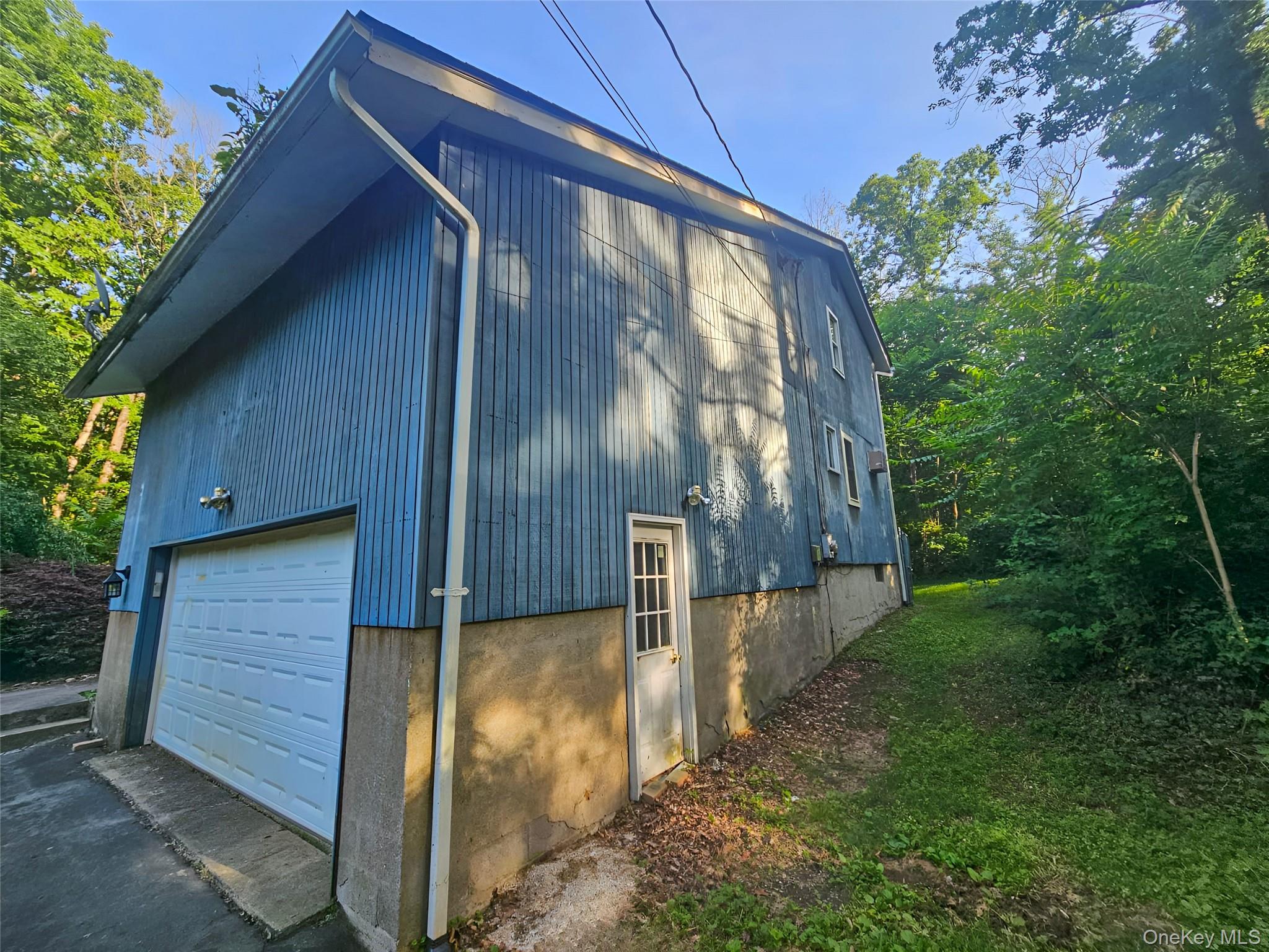 6 White Oaks Road, Hyde Park, NY 12538