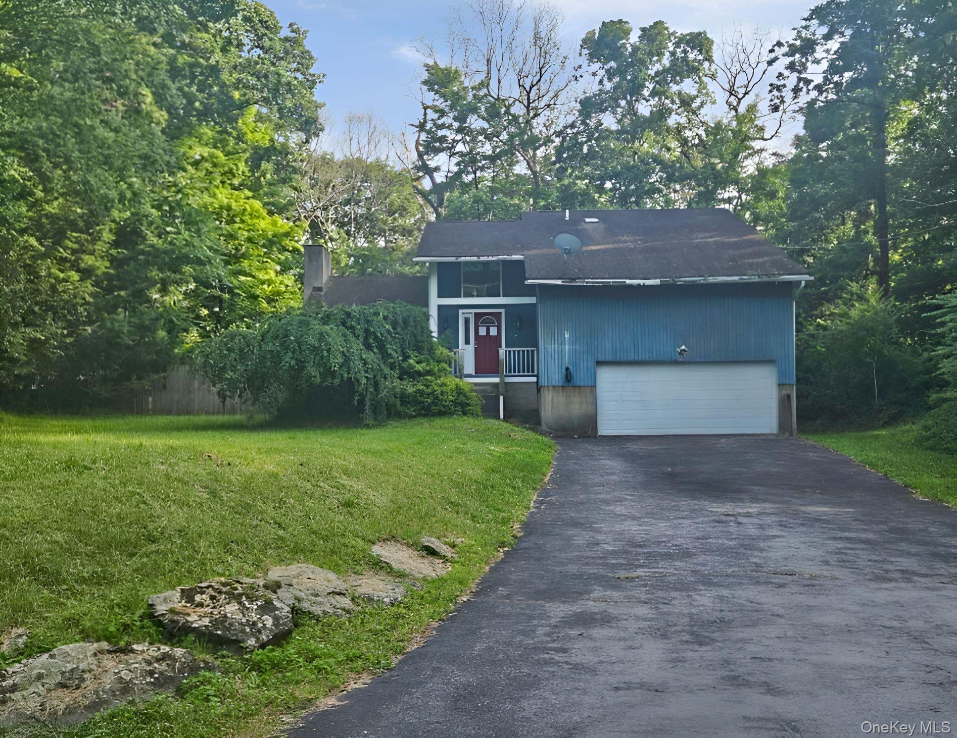 6 White Oaks Road, Hyde Park, NY 12538
