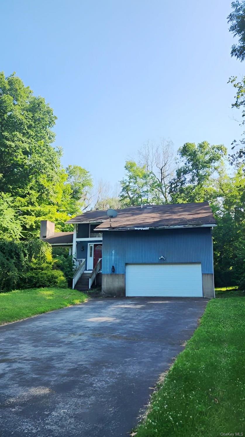 6 White Oaks Road, Hyde Park, NY 12538