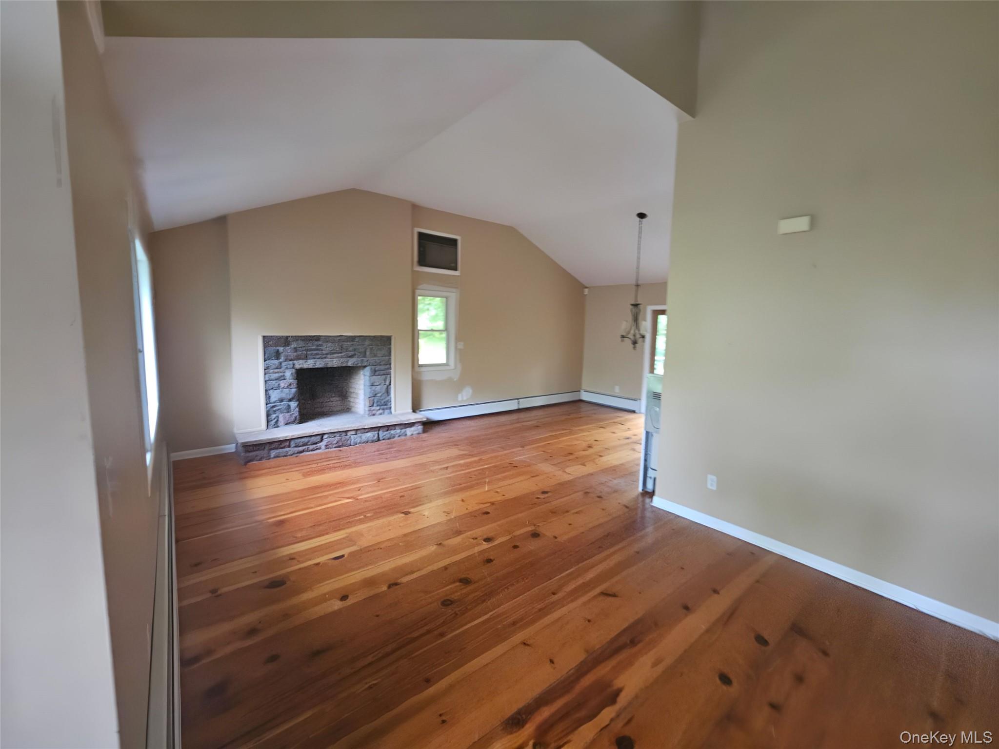 6 White Oaks Road, Hyde Park, NY 12538