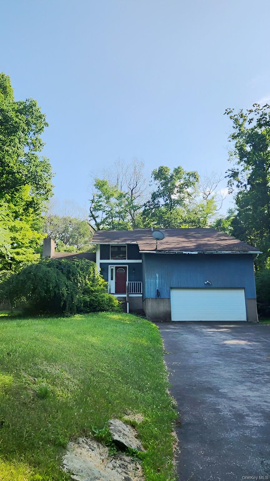 6 White Oaks Road, Hyde Park, NY 12538