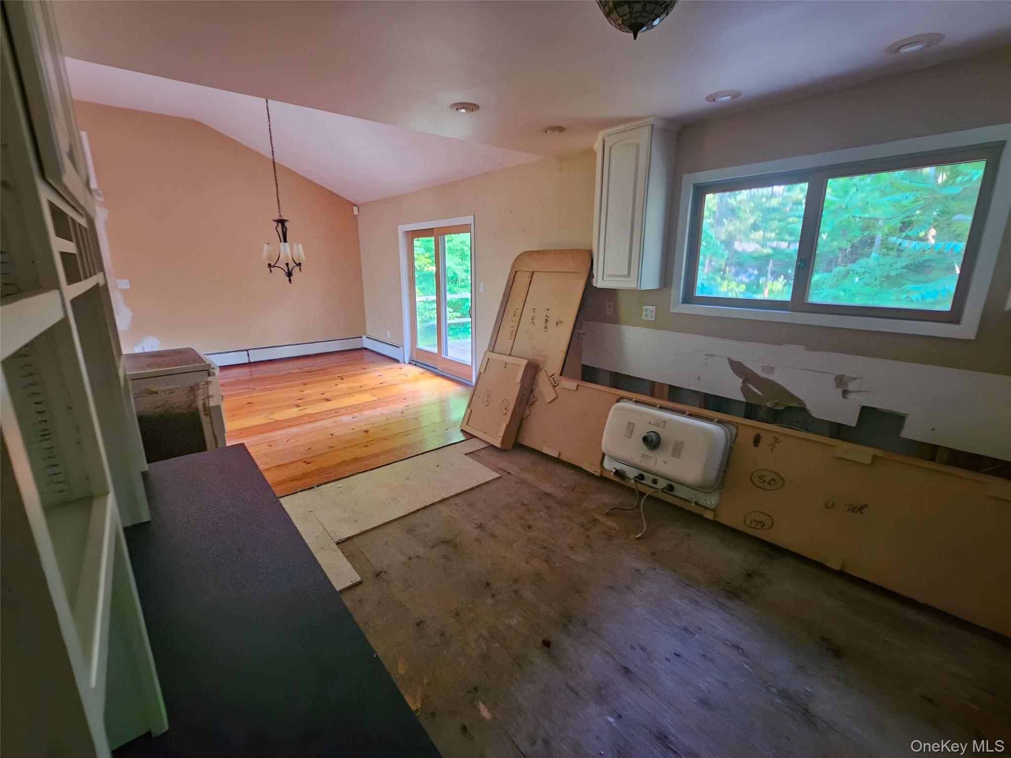 6 White Oaks Road, Hyde Park, NY 12538