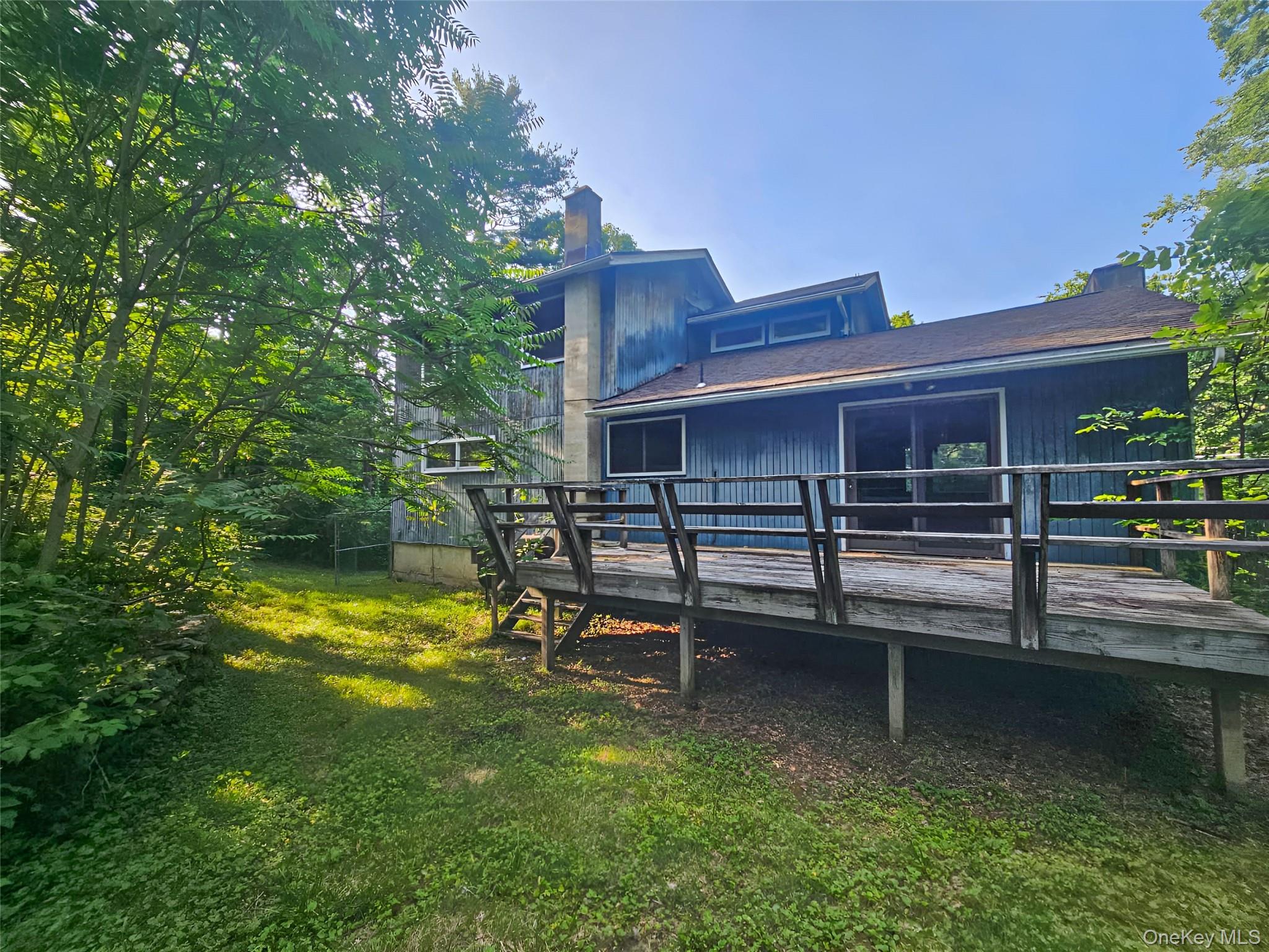 6 White Oaks Road, Hyde Park, NY 12538