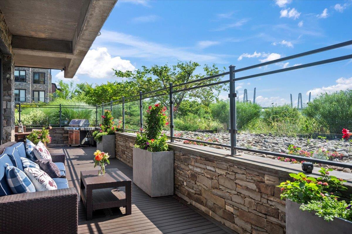 18 Rivers Edge Drive # 102, Tarrytown, NY 10591