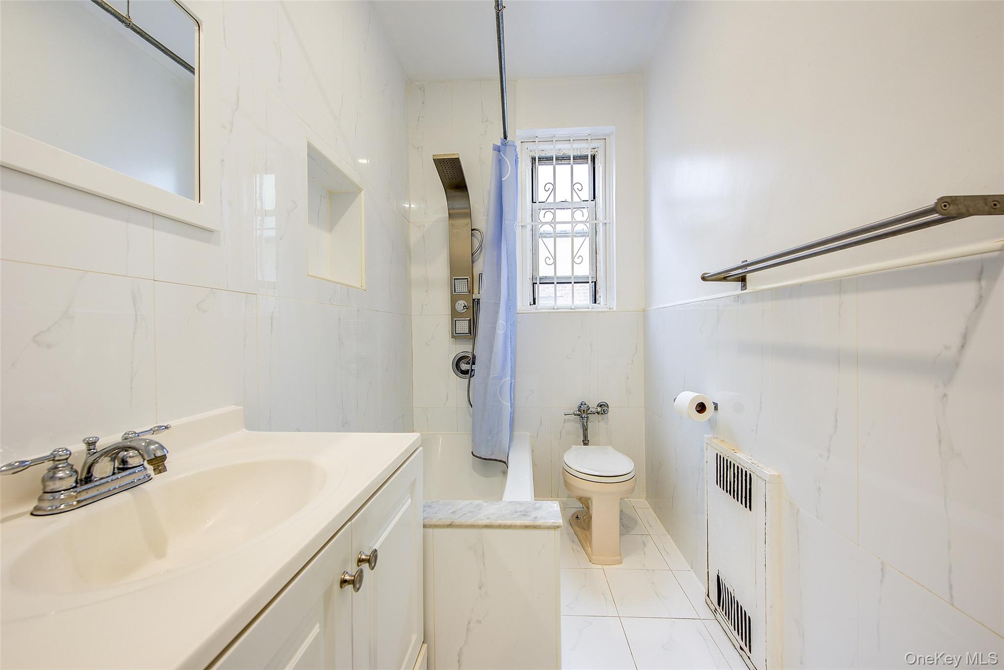 111-39 76th Road # E2, Forest Hills, NY 11375