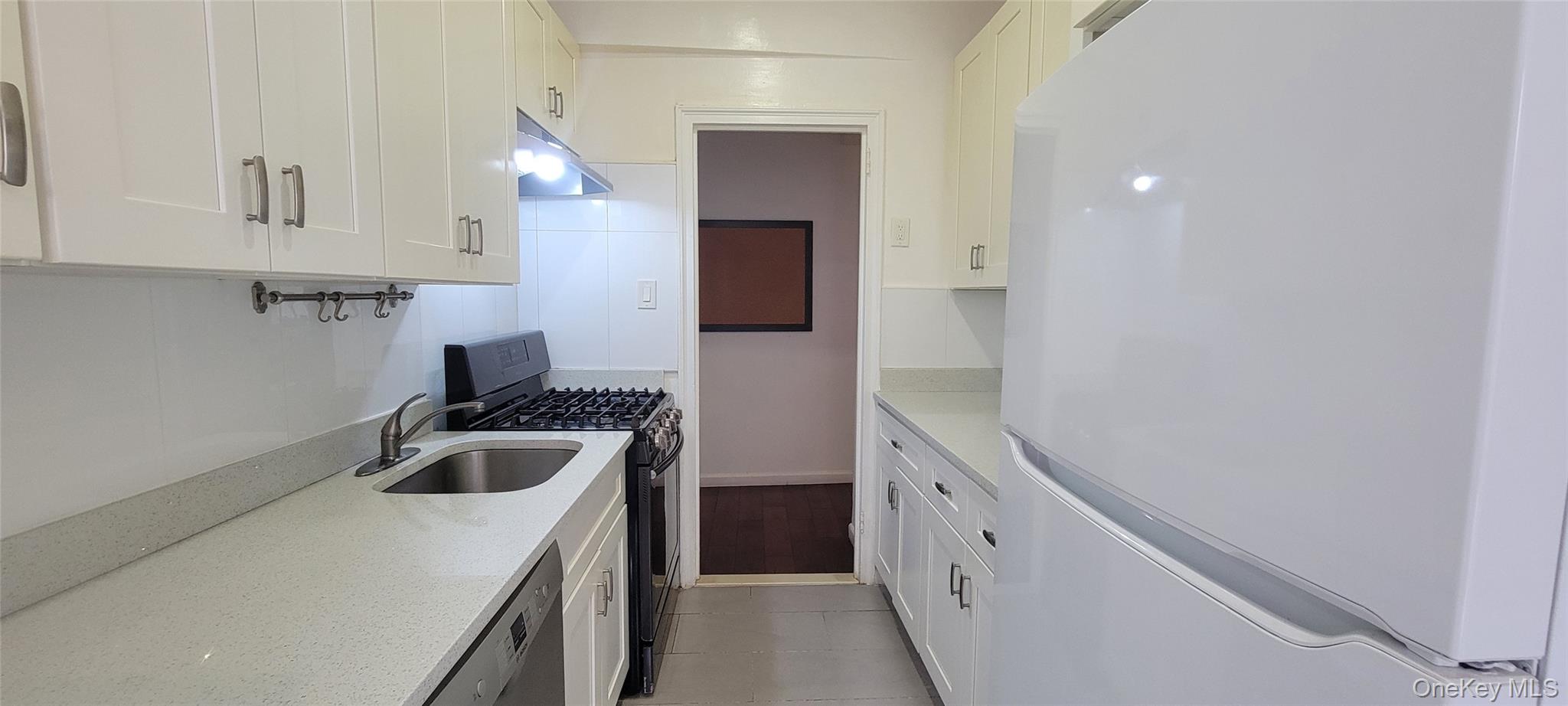 111-39 76th Road # E2, Forest Hills, NY 11375