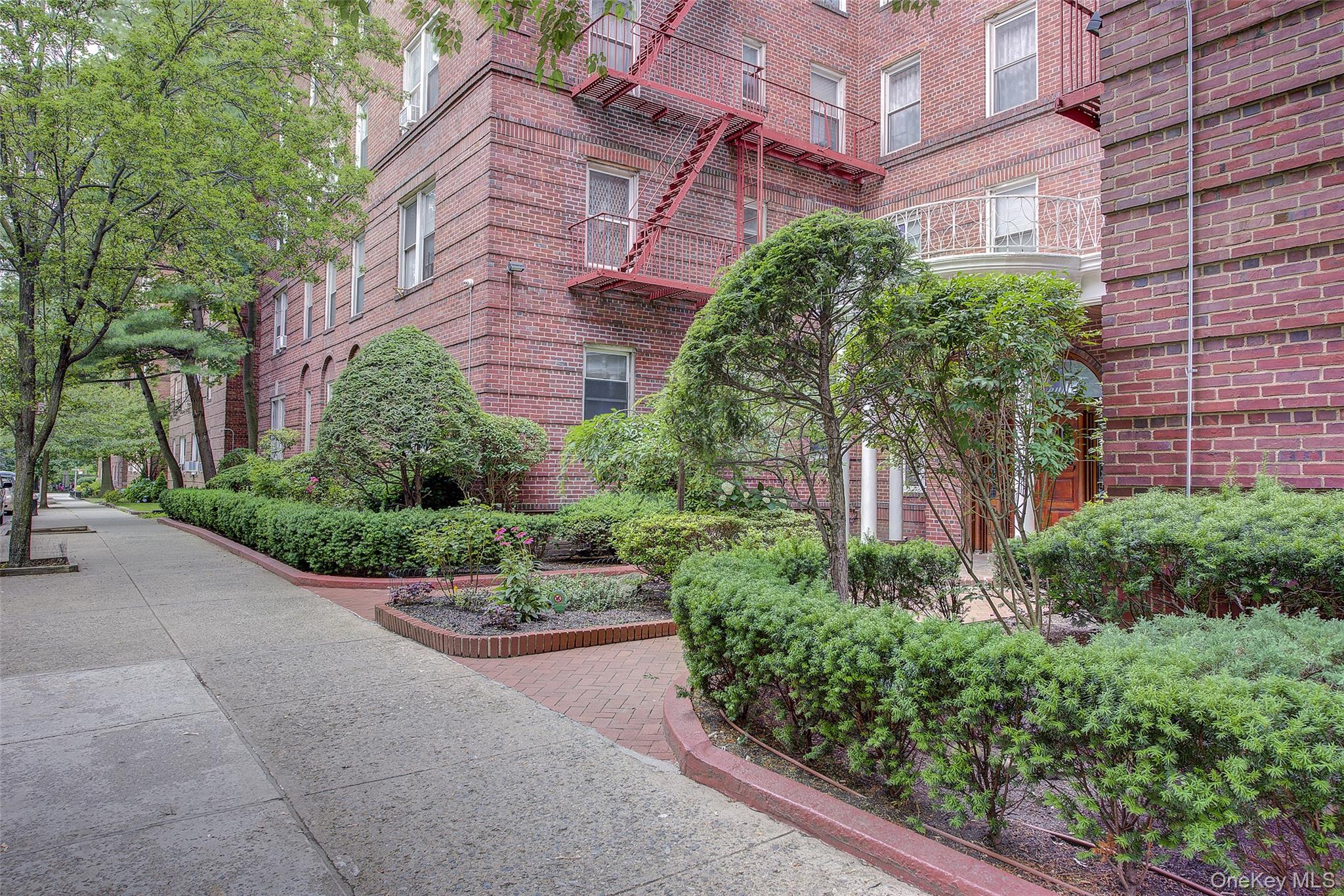 111-39 76th Road # E2, Forest Hills, NY 11375