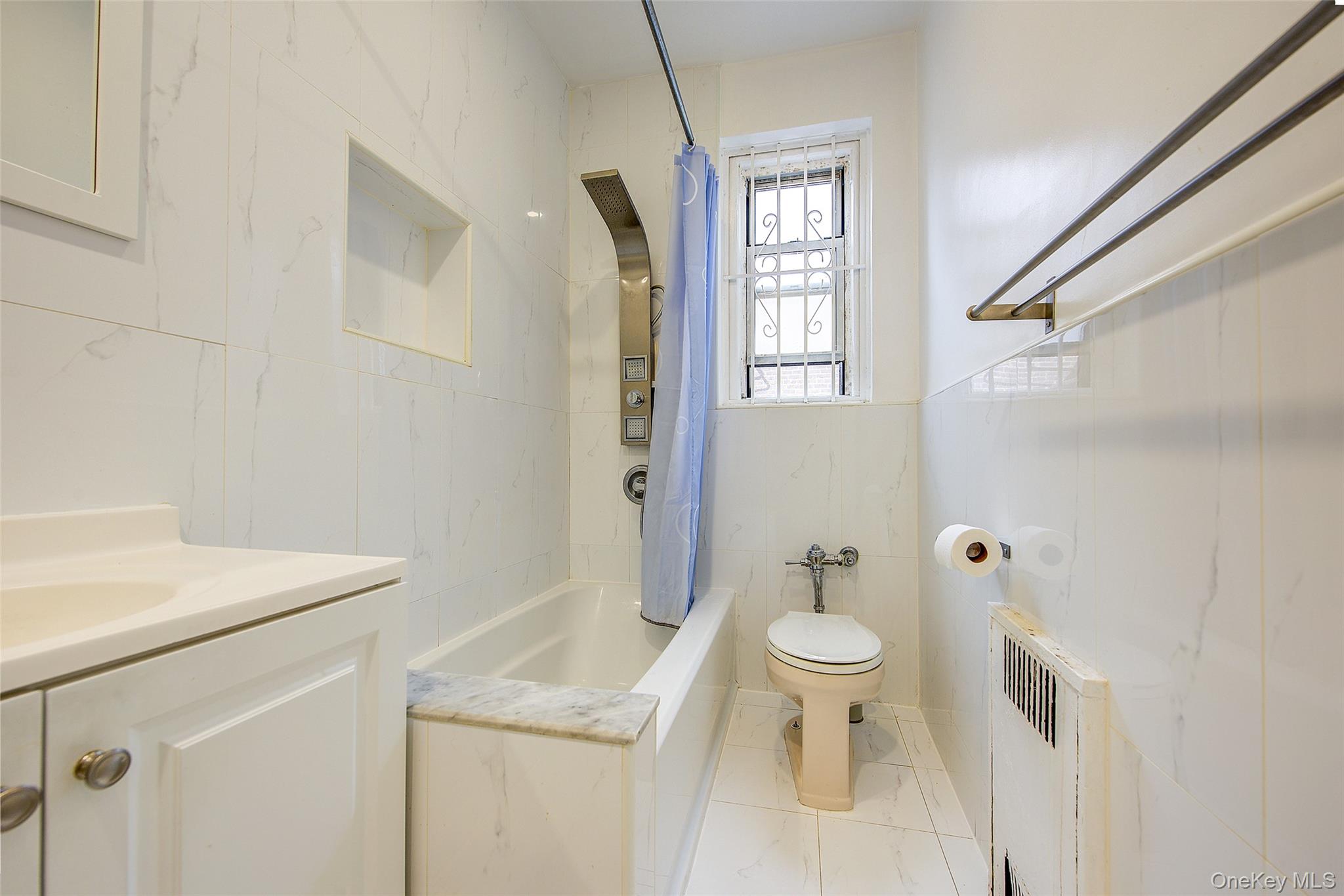 111-39 76th Road # E2, Forest Hills, NY 11375