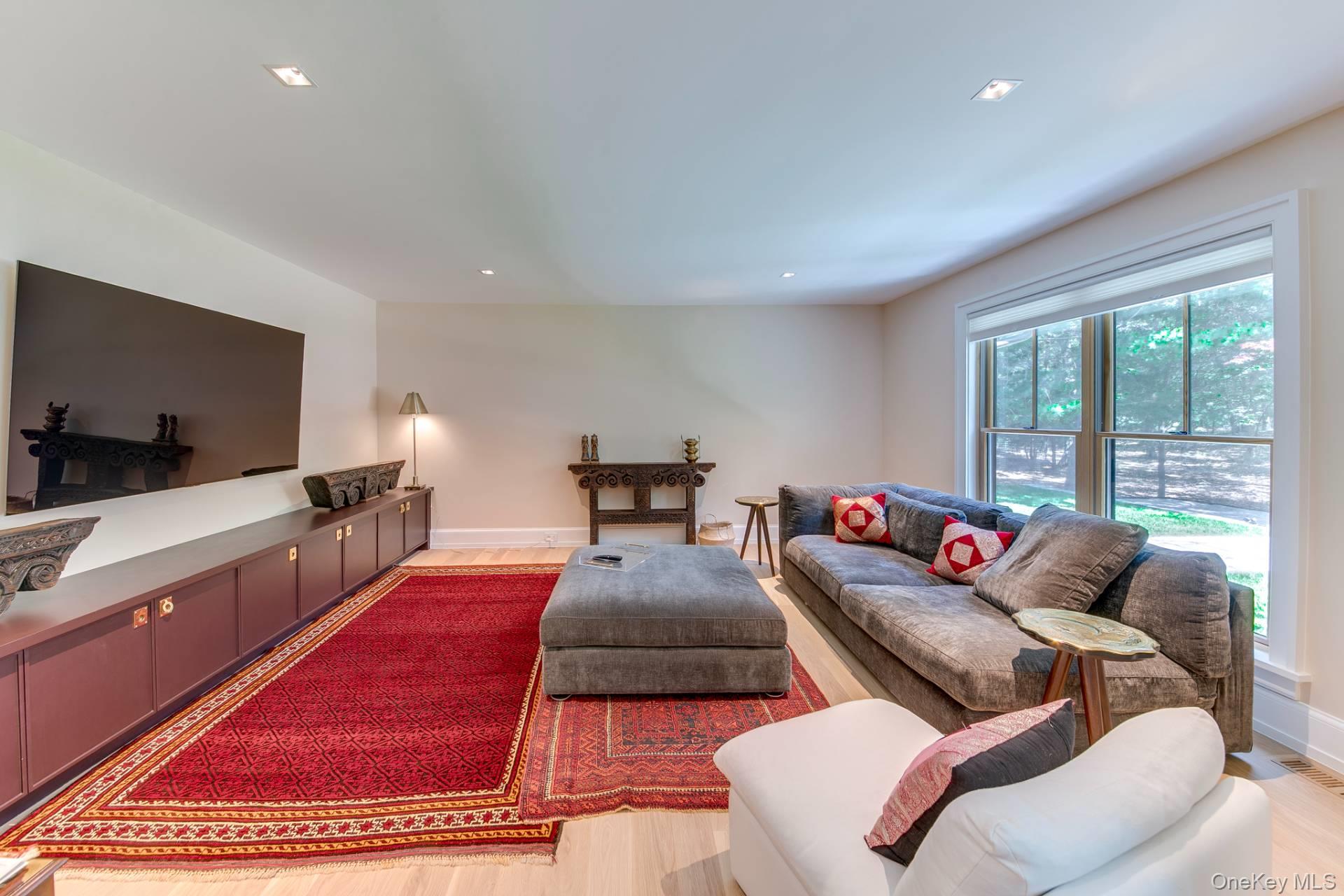 9 Longboat Lane, East Hampton, NY 11937