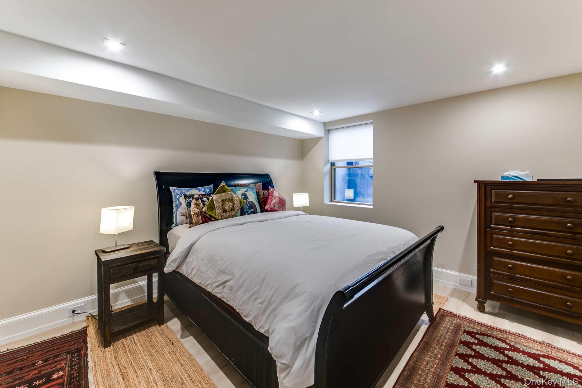 9 Longboat Lane, East Hampton, NY 11937