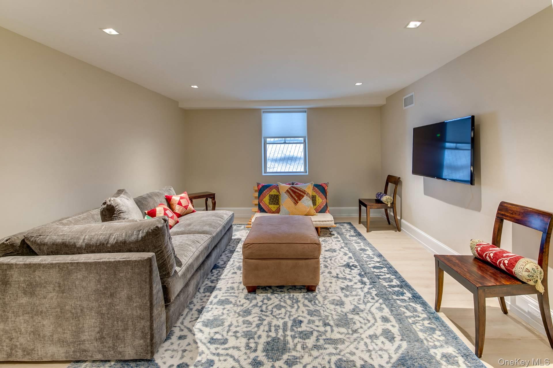 9 Longboat Lane, East Hampton, NY 11937