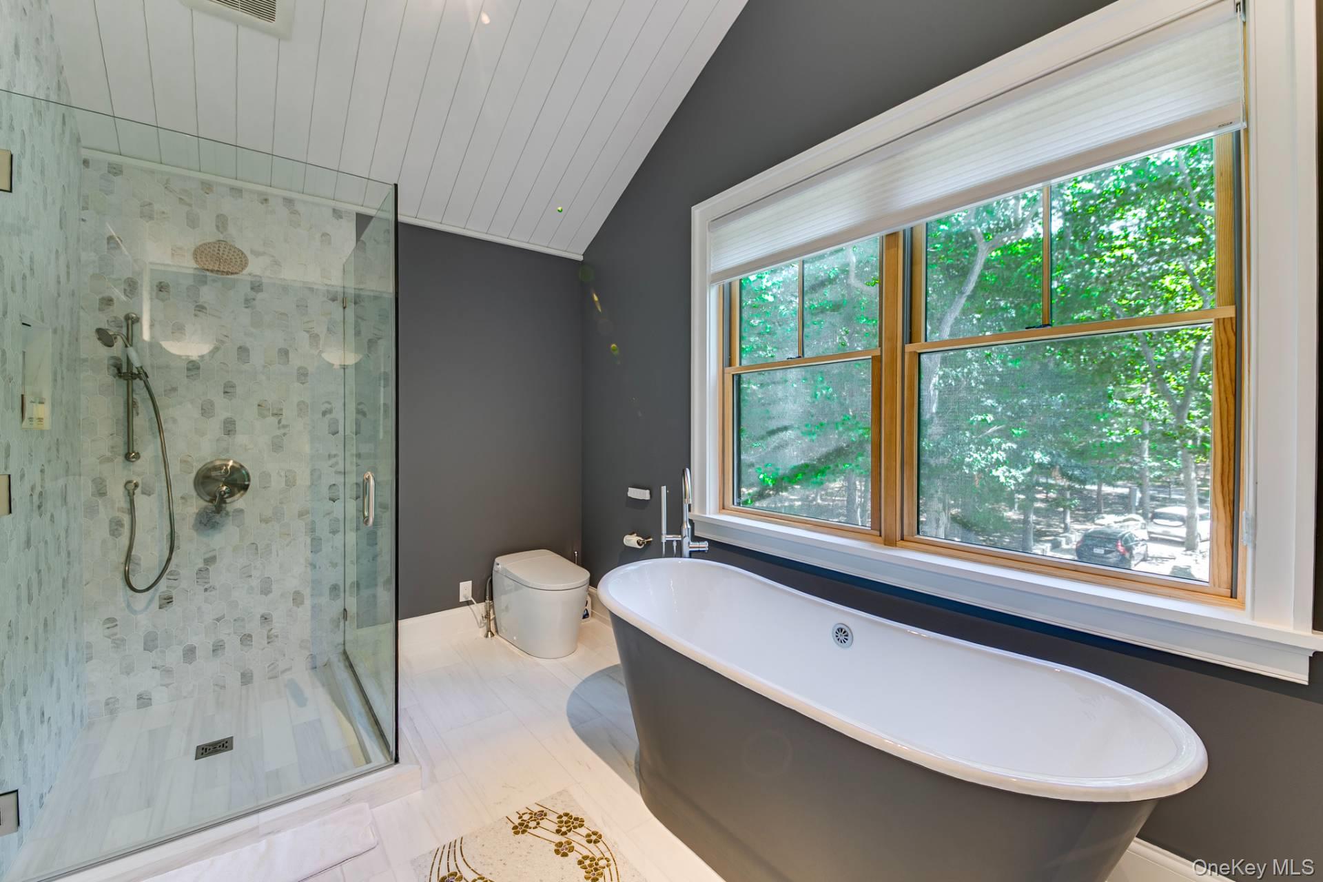 9 Longboat Lane, East Hampton, NY 11937