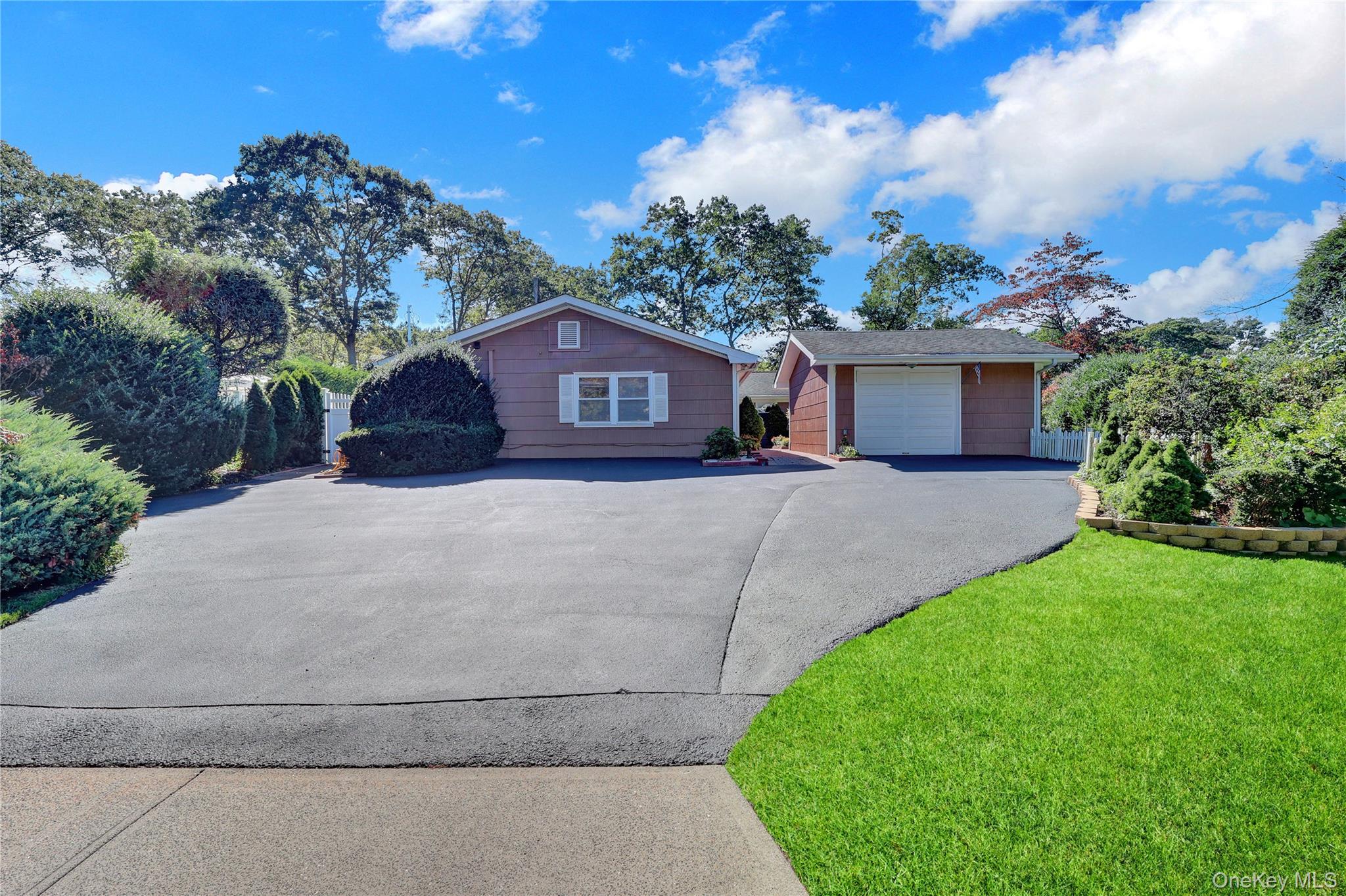 39 Pembrook Drive, Stony Brook, NY 11790