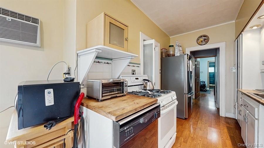 77-52 76th Street, Glendale, NY 11385