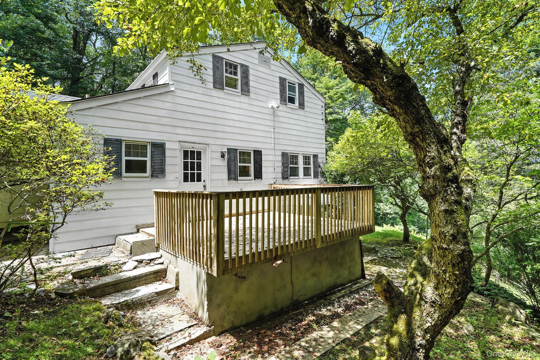 16 Overlook Way, Purdys, NY 10578