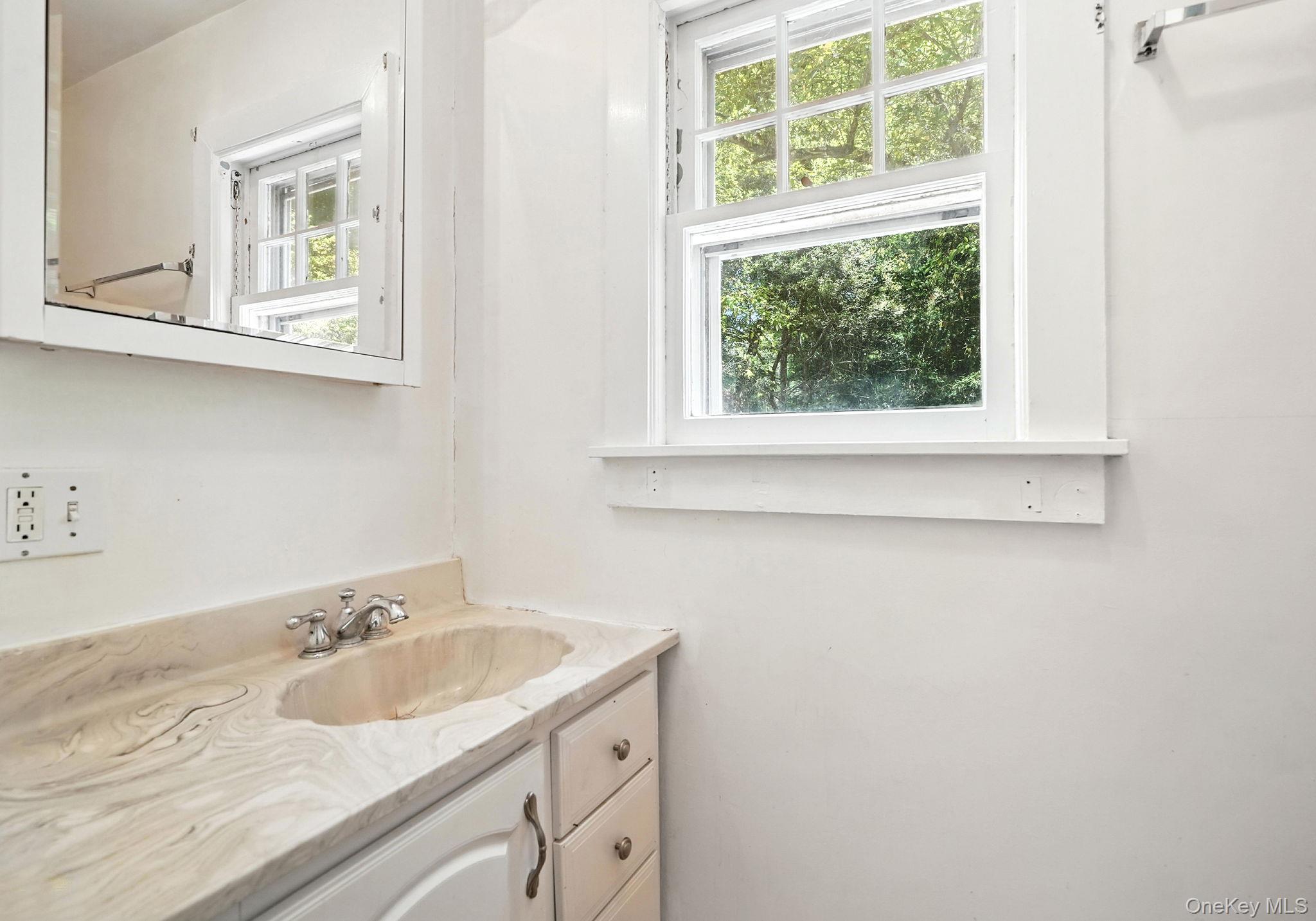 16 Overlook Way, Purdys, NY 10578