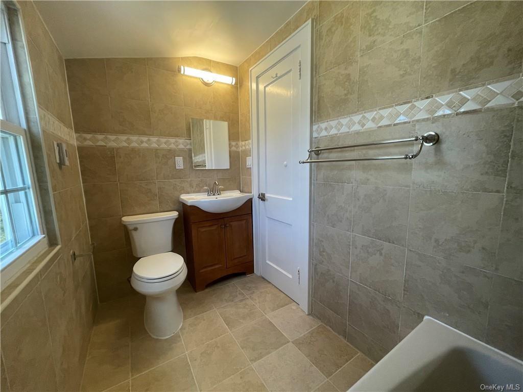 11 Montrose Road, Scarsdale, NY 10583