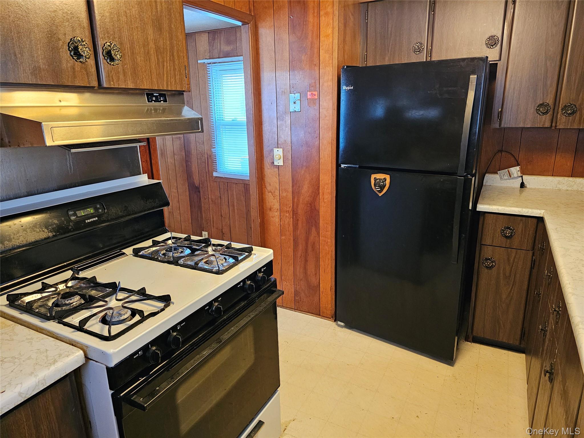 1964 River Rd # 37, Calverton, NY 11933