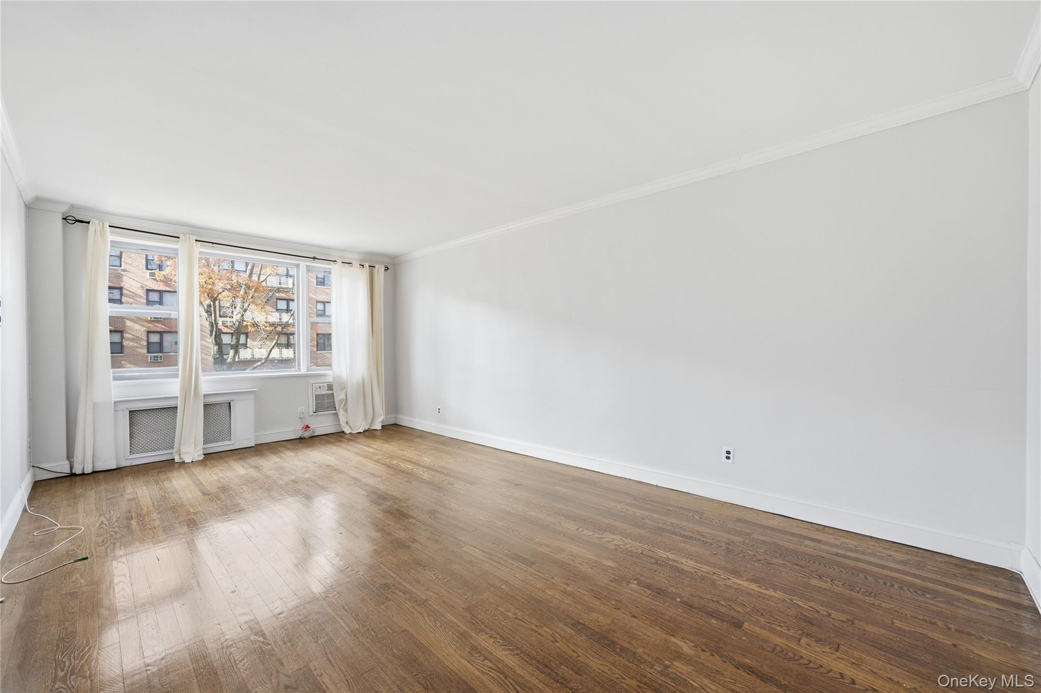 6 Birchwood Court # 3H, Mineola, NY 11501