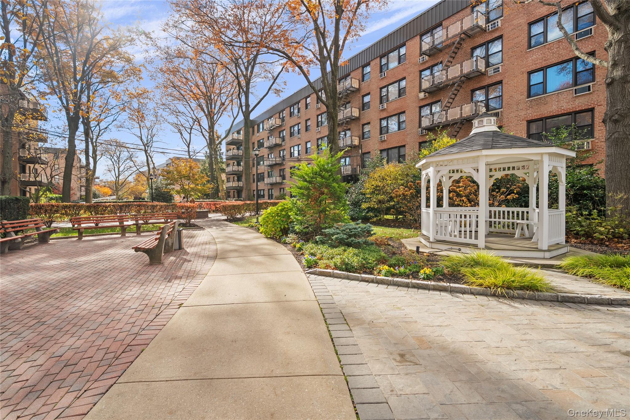 6 Birchwood Court # 3H, Mineola, NY 11501