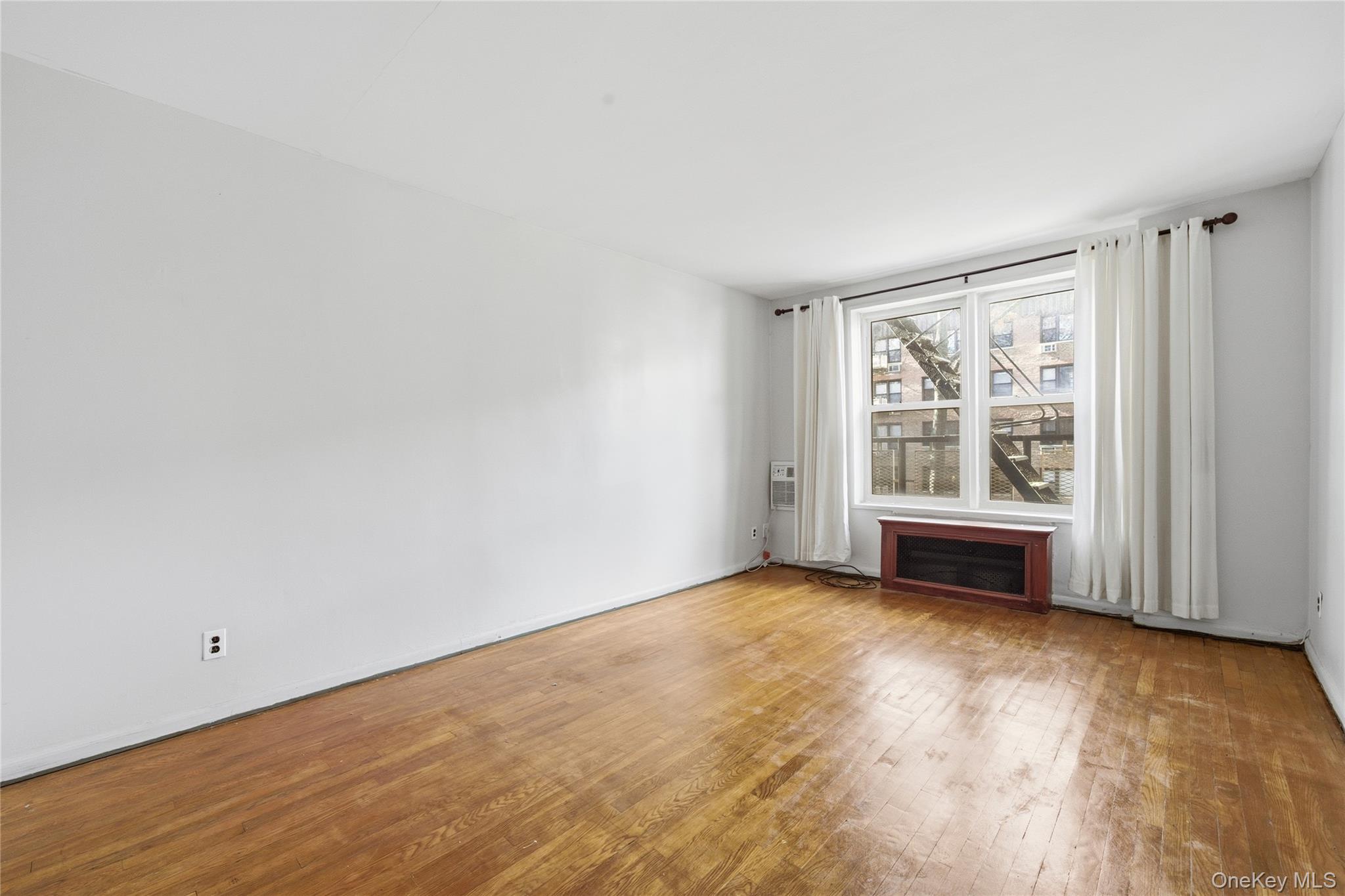 6 Birchwood Court # 3H, Mineola, NY 11501