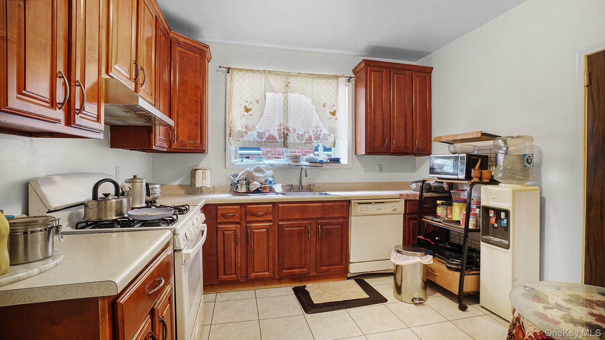 85-35 Parsons Blvd., Briarwood, NY 11435