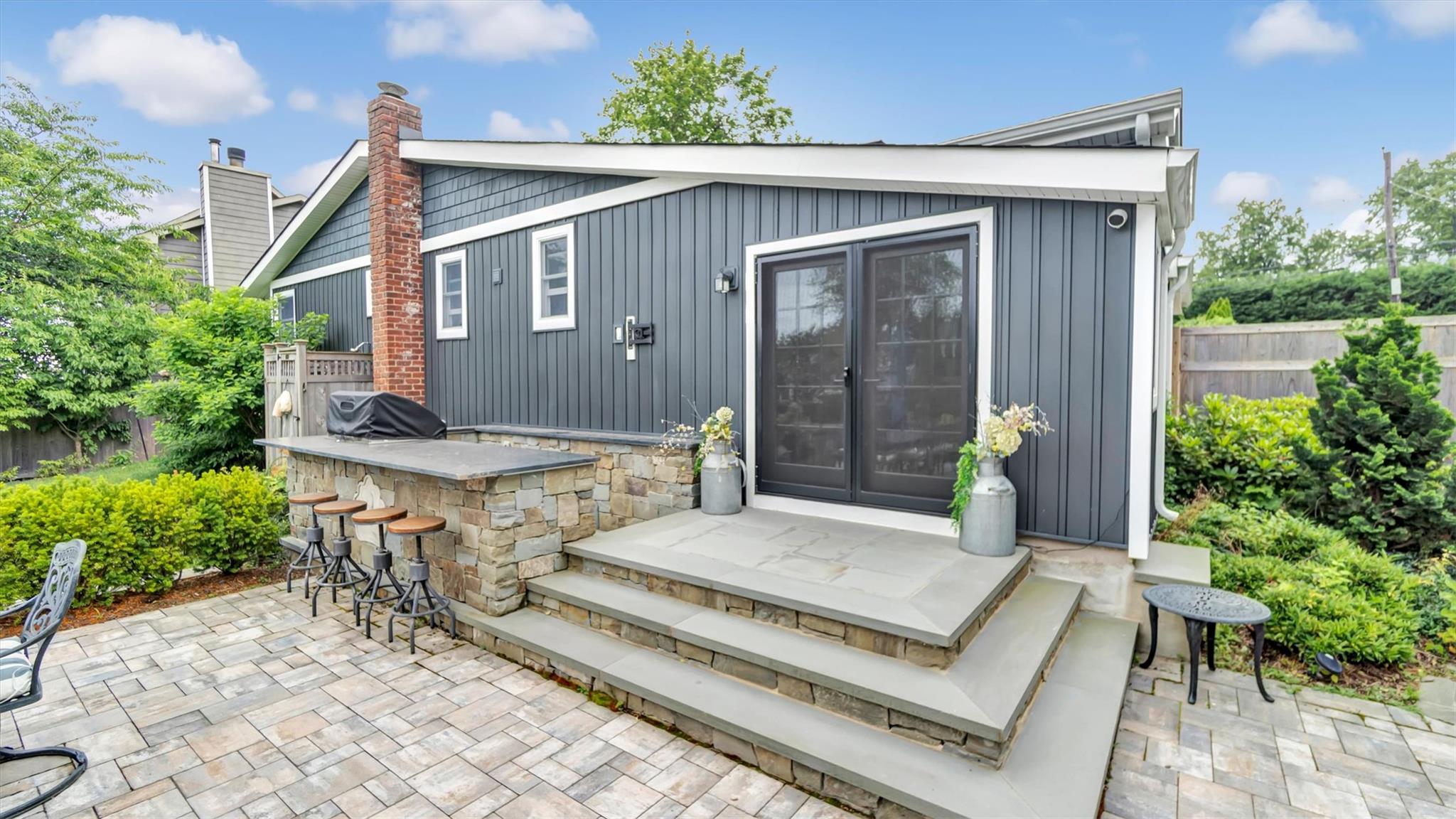 22 Coles Place, Northport, NY 11768