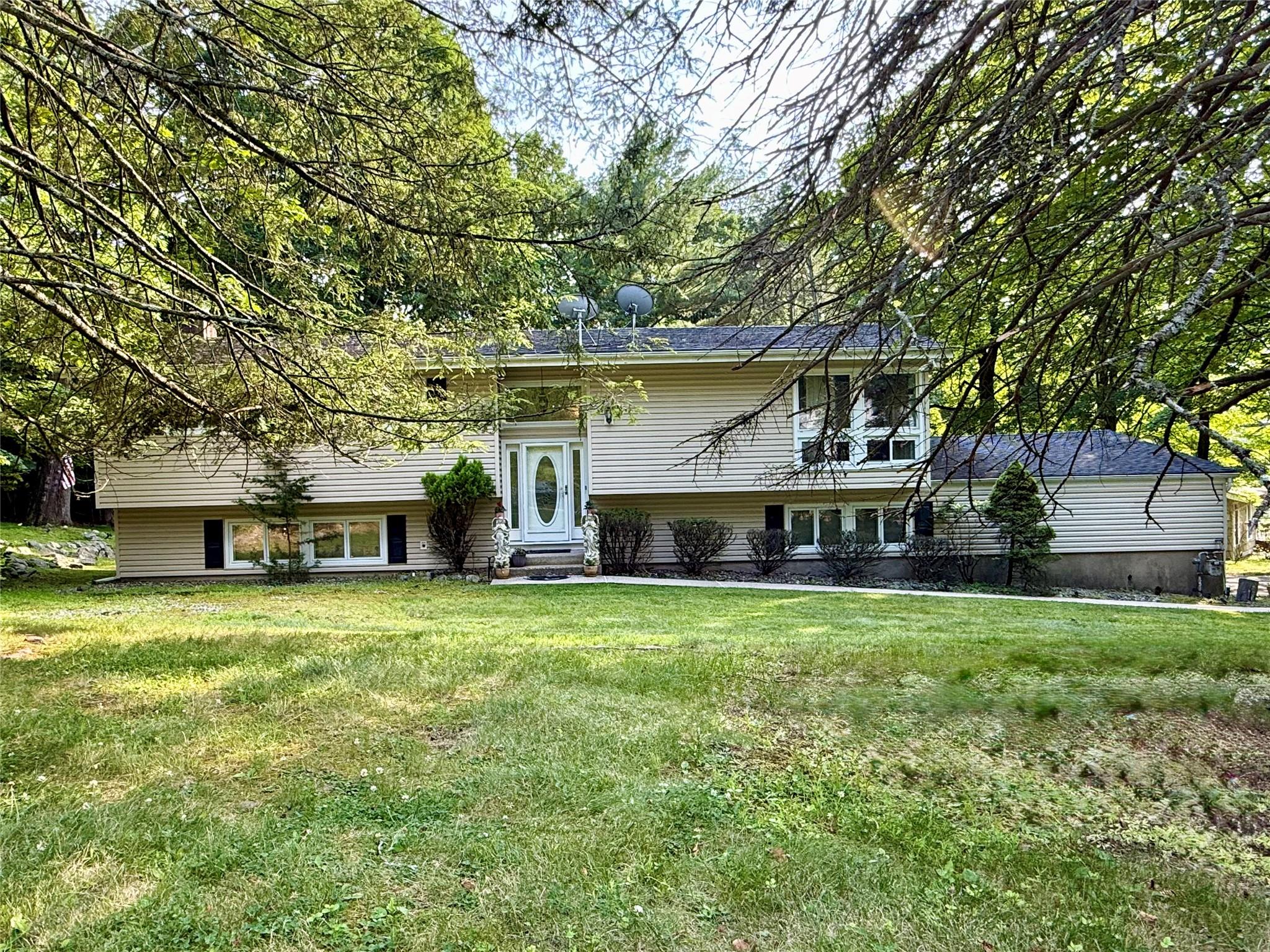 11 Lancaster Lane, Chestnut Ridge, NY 10952