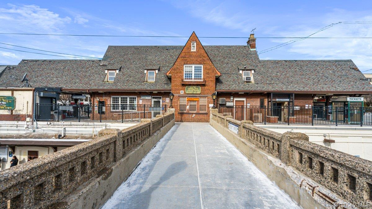 90 Knightsbridge Road # H 1, Great Neck, NY 11021