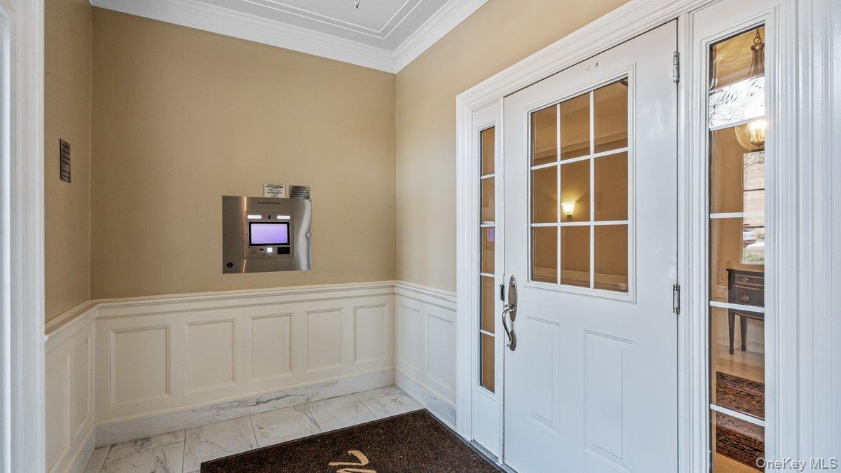 90 Knightsbridge Road # H 1, Great Neck, NY 11021