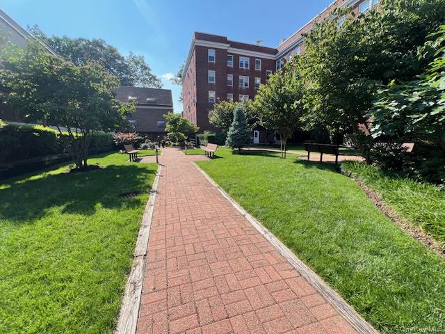 90 Knightsbridge Road # H 1, Great Neck, NY 11021