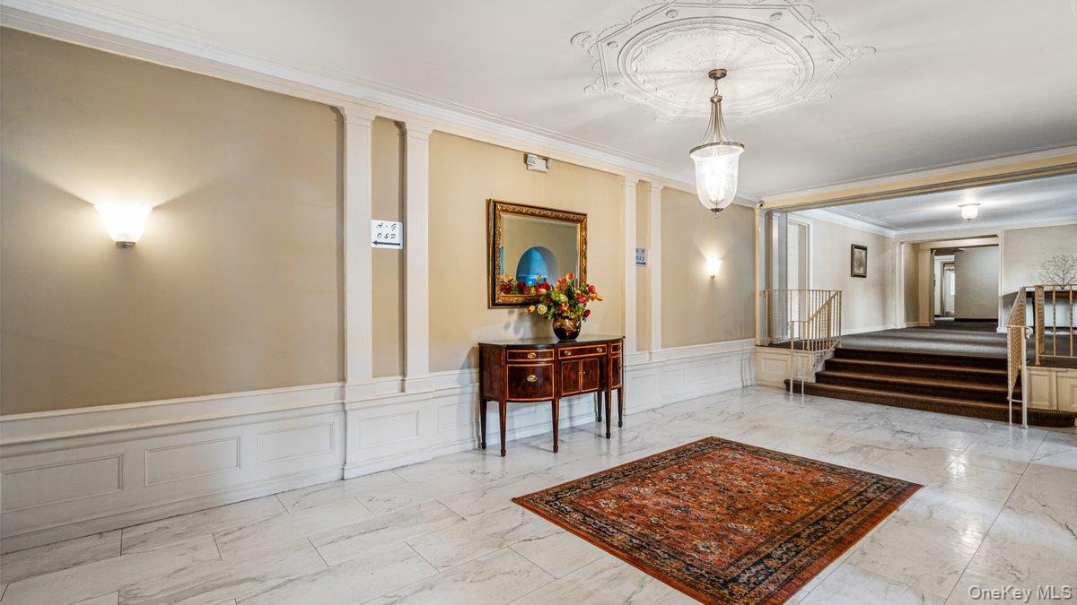 90 Knightsbridge Road # H 1, Great Neck, NY 11021