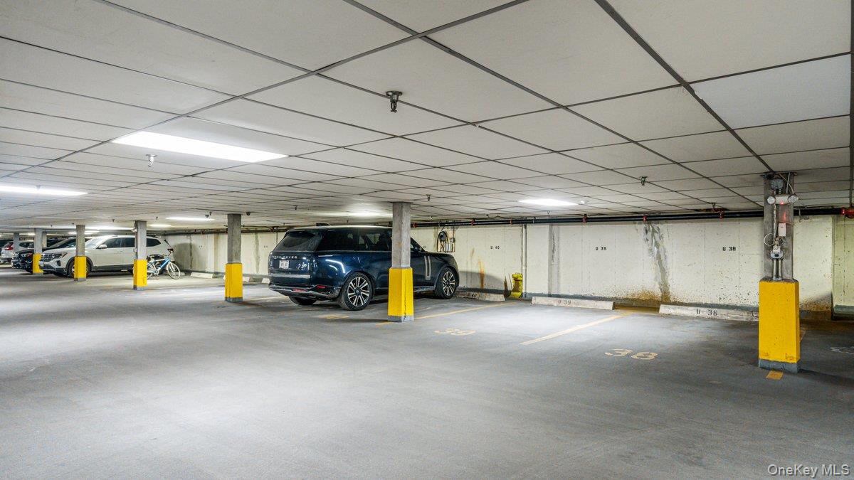 90 Knightsbridge Road # H 1, Great Neck, NY 11021