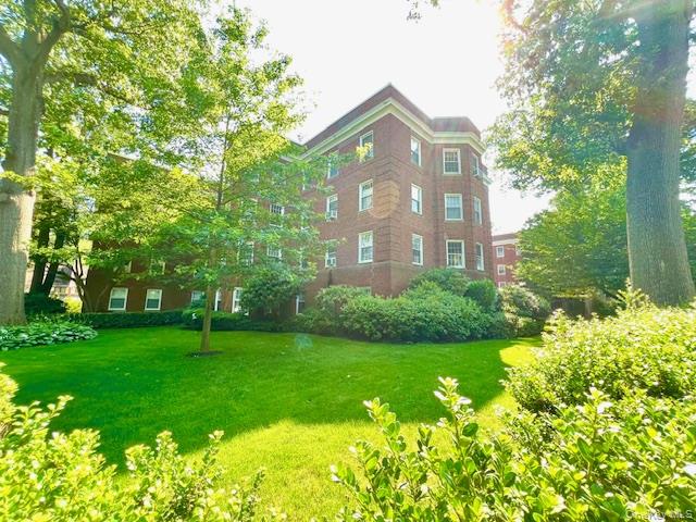 90 Knightsbridge Road # H 1, Great Neck, NY 11021