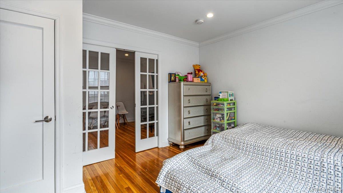 90 Knightsbridge Road # H 1, Great Neck, NY 11021