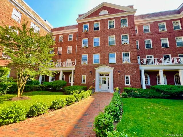 90 Knightsbridge Road # H 1, Great Neck, NY 11021