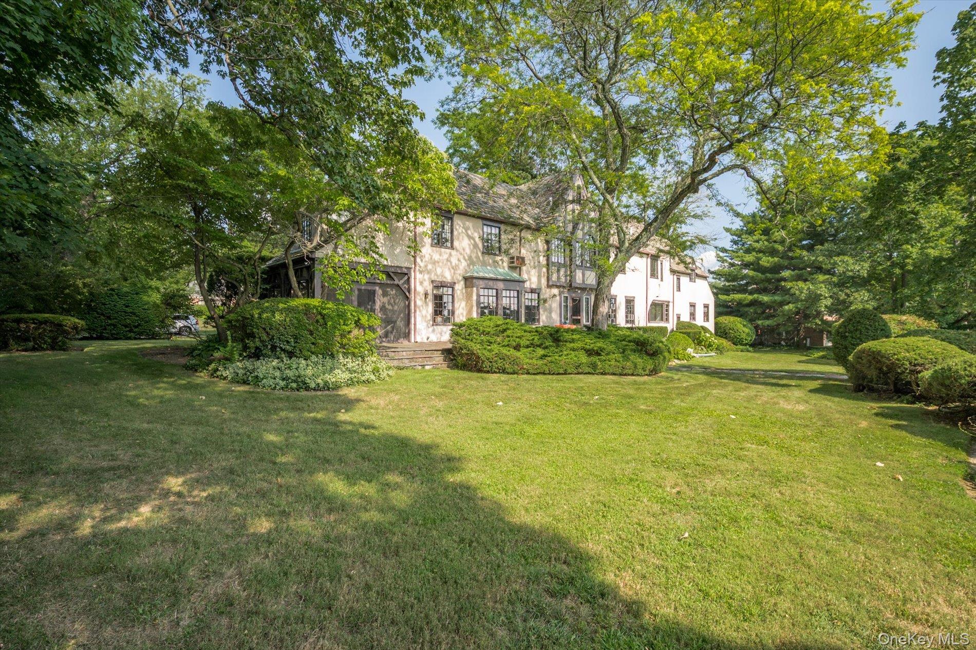 6 Shore Drive, Great Neck, NY 11021