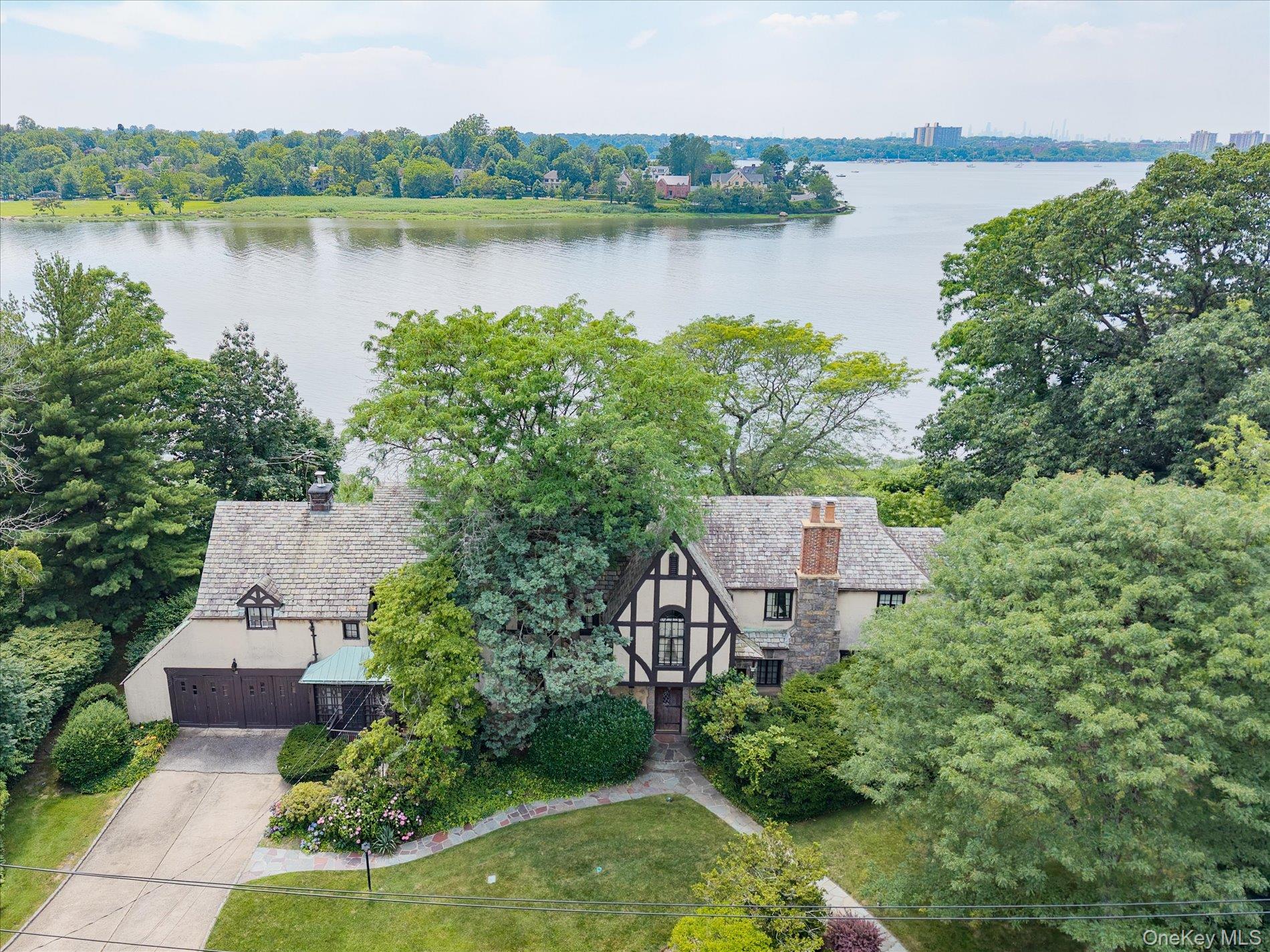 6 Shore Drive, Great Neck, NY 11021