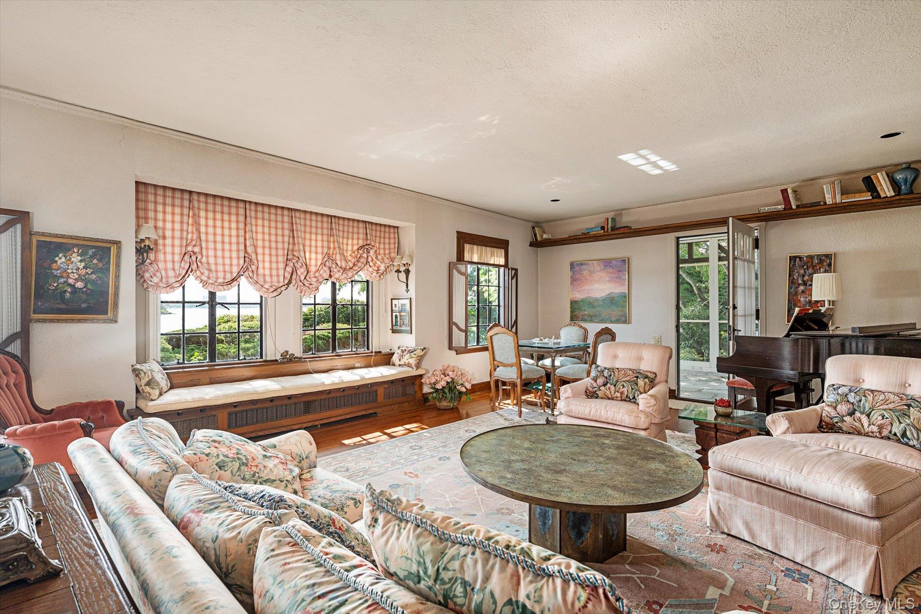 6 Shore Drive, Great Neck, NY 11021