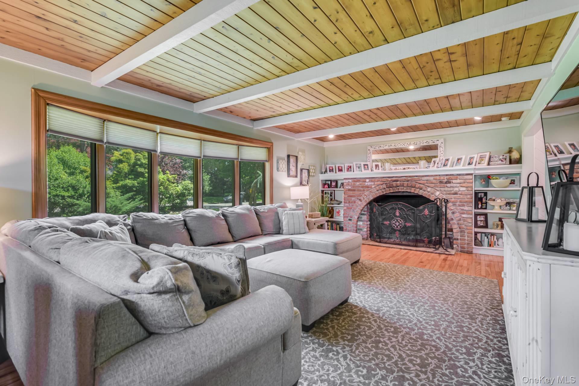 11 Harbor Road, Hampton Bays, NY 11946