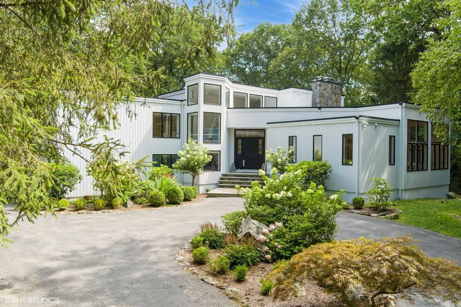 4 Hemlock Hollow Place, Armonk, NY 10504