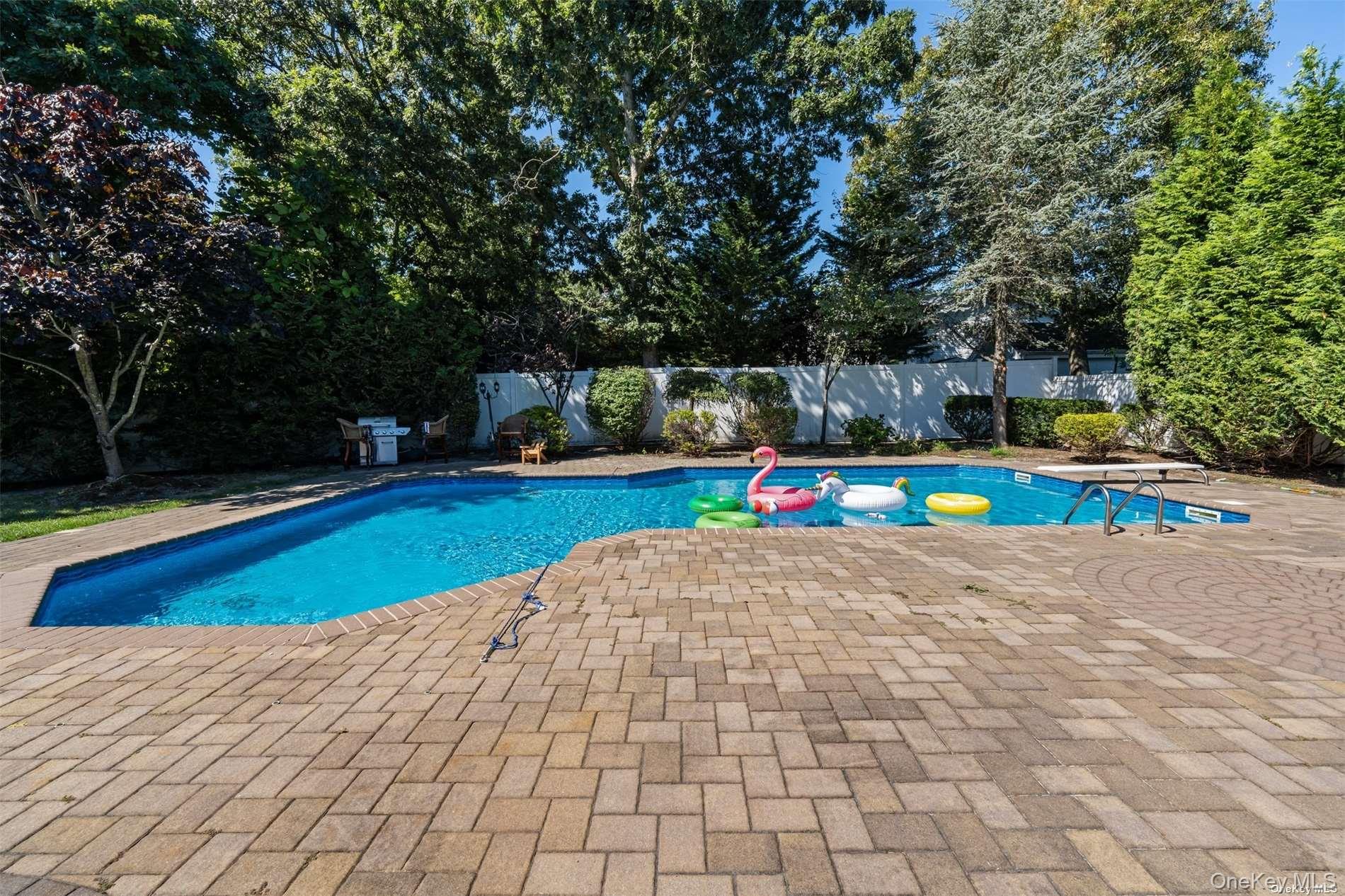 82 Woodview Lane, Centereach, NY 11720